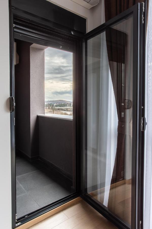 Lina - Pg, Moraca River Apartment Podgorica Eksteriør bilde